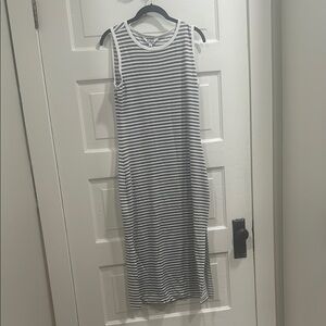BB Dakota White and Gray Sleeveless Sheath Maxi Dress